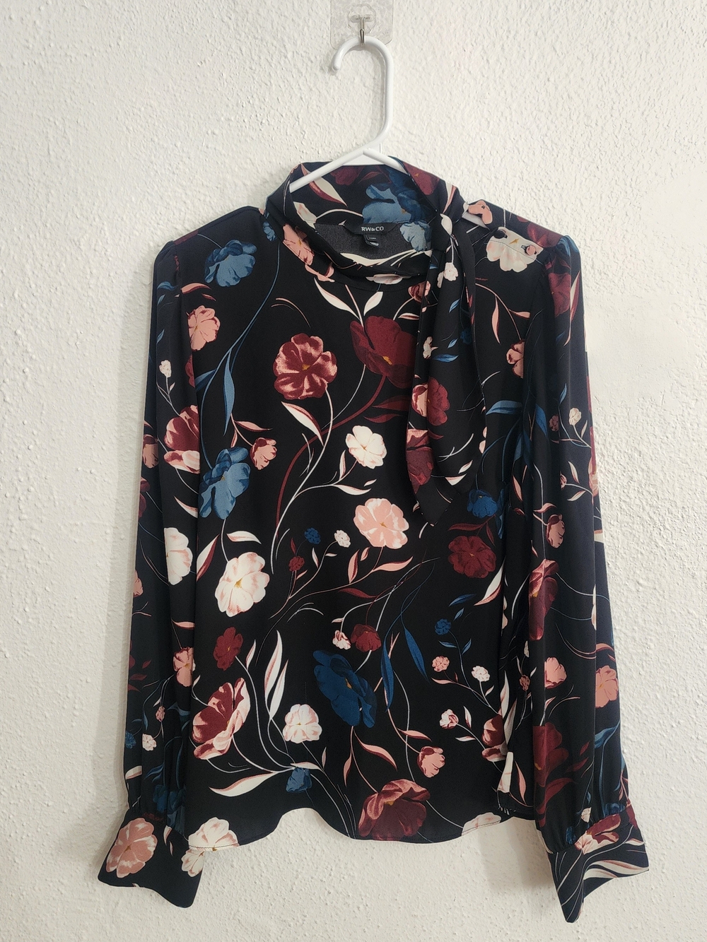 RW&CO. Black Floral Tie-Neck Chic Elegant Blouse